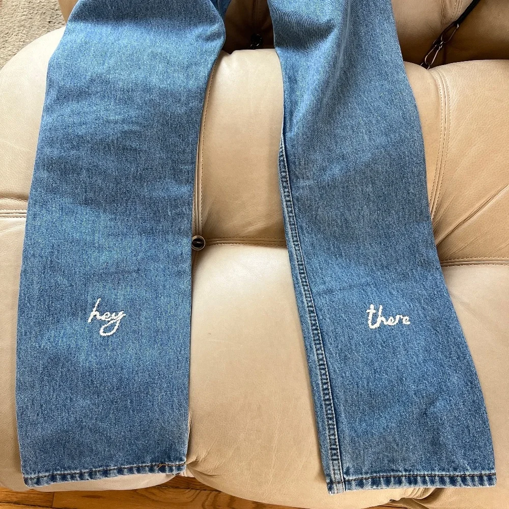 Lenny | Embroidered 'Hey There' Jeans - Picture 5 of 6